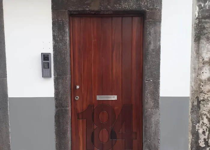 Ferreiros 184 公寓式酒店 3*